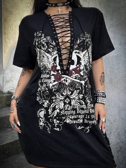 Whyspr Plus Size Women's Black Punk Dark Skull Print Dress, Round Neck Deep V-Neck Webbing Black Dark Punk Print Devil Print Slimming Webbing Decoration Sexy Slimming Skirt Hem Slit Decoration Plus Size Summer Short Sleeve Dress Dark Street Punk Dress