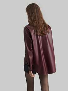 Ontre 女款 2026SS 新品 安哥拉紅 純色長袖 PU 皮革單排扣休閒襯衫夾克，情人節穿搭，春季常規外套 - 酒紅色 - 查看 4
