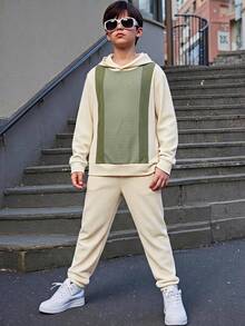 SHEIN 青少年男孩休閒運動學院風拼色拼接華夫格紋布料連帽套頭衛衣與運動長褲套裝，適合日常穿著、學校活動、運動，秋冬款 - 杏色 - 查看 5