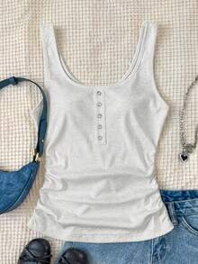 SHEIN Camiseta de tirantes básica gris acanalada con botones metálicos para adolescentes, camiseta de tirantes blanca casual versátil con escote profundo en U y espalda de nadadora - Gris Claro - Ver 6