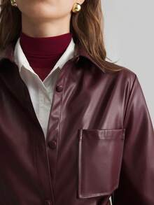 Ontre 女款 2026SS 新品 安哥拉紅 純色長袖 PU 皮革單排扣休閒襯衫夾克，情人節穿搭，春季常規外套 - 酒紅色 - 查看 7
