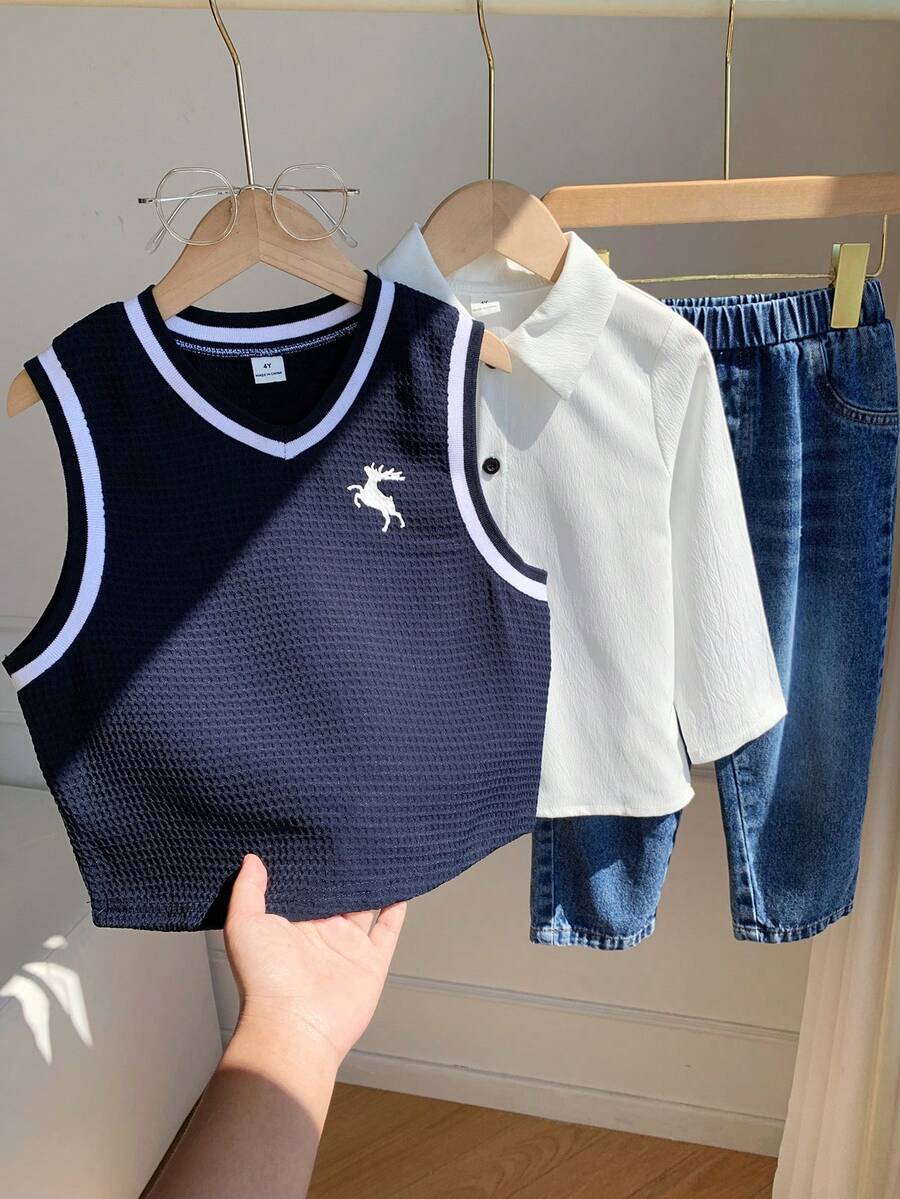 SHEIN 3件組兒童小男孩秋冬休閒學院風白色襯衫、牛仔褲、背心套裝,聖誕男孩套裝,校服套裝,返校穿搭,襯衫套裝,牛仔套裝,夾克套裝 - 彩色 - 查看 1
