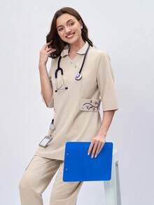 Scrubzie Parte superior de uniforme de bata larga con cuello asimétrico y bordado - Caqui - Ver 7