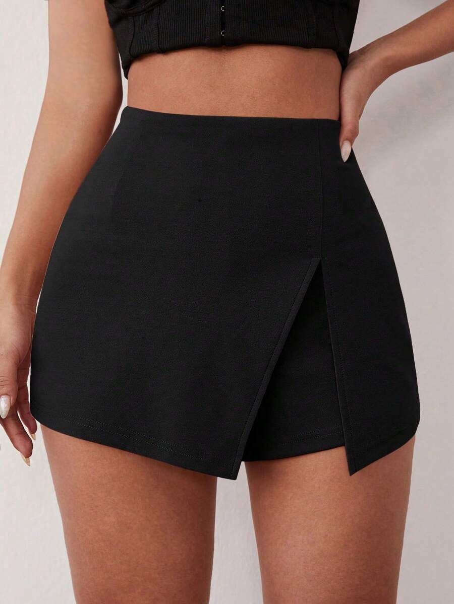 SHEIN SXY Celana Pendek Ukuran Besar Kasual Musim Panas Seksi Serbaguna Warna Polos Belahan Bawah Hitam