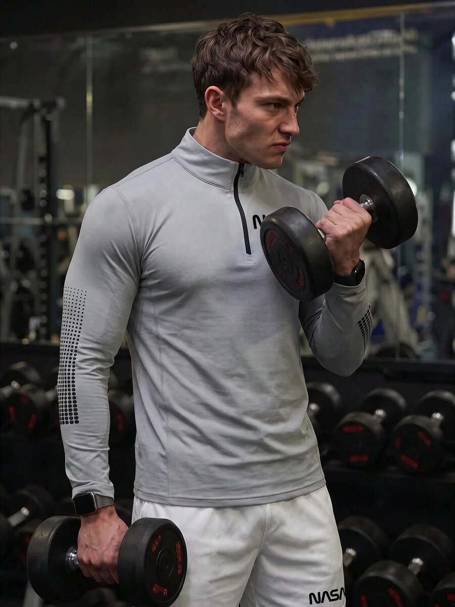 GymBeat Manfinity Fitness 男士字母图案四分之一拉链运动夹克,适合健身穿着,返校季主题,透气舒适。 - 灰色 - 查看 1