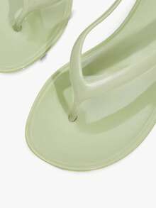 Grefit Candy-Colored Jelly Glue Flip-Flops, Soft Bottom Easy To Rinse, Pool Festivals/Beach Parties/Vacations, Suitable For Both Indoor And Outdoor - Tender green - View 3