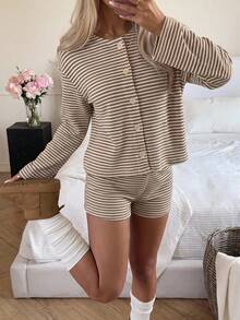 SHEIN EZwear 女款黃色條紋針織長袖單排扣上衣與短褲套裝 - 卡其色 - 查看 2
