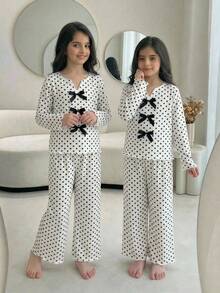 SHEIN 少女波點印花甜美對比色緞帶 3D 蝴蝶結 V 領半開襟波浪邊長袖居家休閒睡衣套裝 2 件組 黑白波點 - 黑與白 - 查看 7