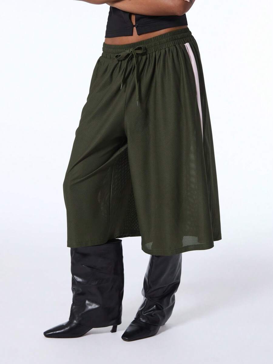 COUREZ Low Rise Longline Basketball Shorts , Y2K Shorts For Women Fall Streetwear Baggy Pants - Dark Green - View 1