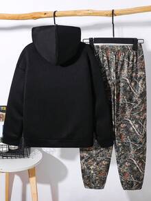 SHEIN 2件組兒童青少年男孩休閒日常百搭舒適大字母印花黑色連帽衛衣寬鬆套頭長袖運動衫，迷彩乾葉束口寬鬆運動長褲針織衛衣套裝，適合日常穿著、上學、旅行、運動，秋冬款 - 卡其色 - 查看 4