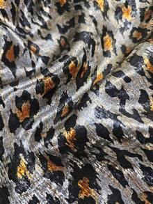 Balvessa Kemeja Wanita Kasual Serbaguna Lengan Panjang Motif Leopard Mengkilap - Perak - View 5