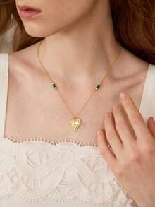 MOTF PREMIUM Colar Elegante com Pingente de Amor em Pedra Natural e Zircônia Incrustada, Banhado a Ouro 18K - Ouro amarelo - Visão 3