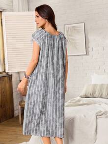Serenescape Women's Light Gray Raglan Sleeve Lace Patchwork Neckline Ruffle Faux Drawstring Striped Paisley Pattern Woven Fabric Beach Vacation Loose Casual Wearable Short Sleeve Nightgown - Light Grey - View 2