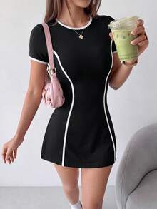 Dewbera Dewbera 女式网球健身户外修身白色短袖运动连衣裙，配有短裤和手机口袋 - 黑色 - 查看 2