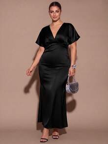 SHEIN BAE CURVE فستان نسائي مقاس كبير بلون موحد بياقة على شكل حرف V كاجوال للحفلات والسفر - الأسود - مشاهدة 7