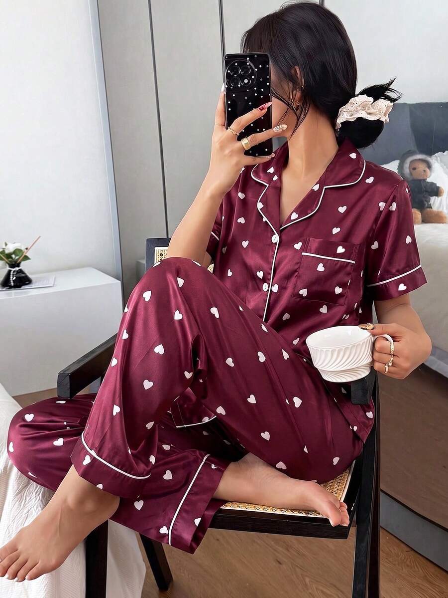 Napfluff 黑色愛心印花翻領仿絲舒適短袖長褲睡衣兩件套 - 酒紅色 - 查看 1