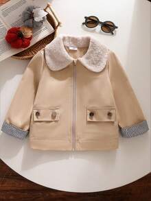 SHEIN Elladie kids 女童 Madeline 複合材質短版夾克 1 件，柔軟保暖，領口與下擺設計，甜美銀色前拉鍊，穿脫方便，對稱假口袋，圓鈕裝飾，精緻修身，俏皮比例，復古甜酷時尚，秋冬款 - 卡其色 - 查看 5