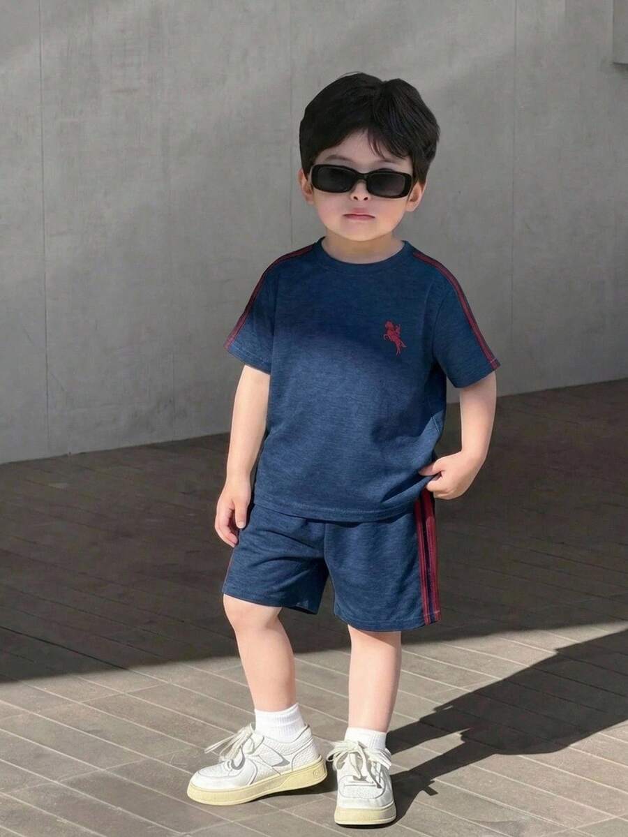SHEIN Little Byeori 2件套男童休闲舒适百搭条纹缎带撞色圆领短袖T恤和纯色短裤套装 - 藏蓝色 - 查看 1