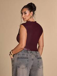SHEIN BAE CURVE 大尺碼女款金屬扣飾百褶不對稱下擺上衣 冬季 - 酒紅色 - 查看 2