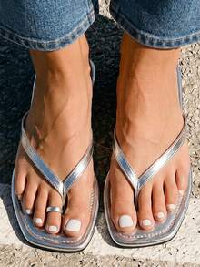 Grefit Sandal Jepit Perak, Bertatahkan Dekorasi Piramida Emas Retro, Bentuk yang Berani dan Avant-Garde, Cocok untuk Gaya Liburan, Pakaian Jalanan Musim Semi atau Santai - Perak 6y - View 1