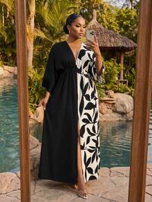 SHEIN Lady CURVE Vestido de vacaciones de talla grande con estampado botánico tropical, bloques de color y abertura frontal - Blanco y Negro - Ver 3