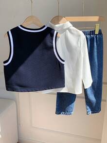 SHEIN 3件組兒童小男孩秋冬休閒學院風白色襯衫、牛仔褲、背心套裝，聖誕男孩套裝，校服套裝，返校穿搭，襯衫套裝，牛仔套裝，夾克套裝 - 彩色 - 查看 2