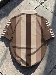 Manfinity EMRG 街頭風拼色條紋字母設計男士休閒翻領短袖 Polo 衫，美式學院風拼接條紋字母印花男士短袖上衣 - 彩色 - 查看 2