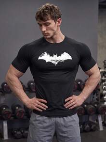 BATMAN X SHEIN GymBeat 男款蝙蝠印花修身短袖運動休閒T恤，健身房適用 - 黑色 - 查看 1