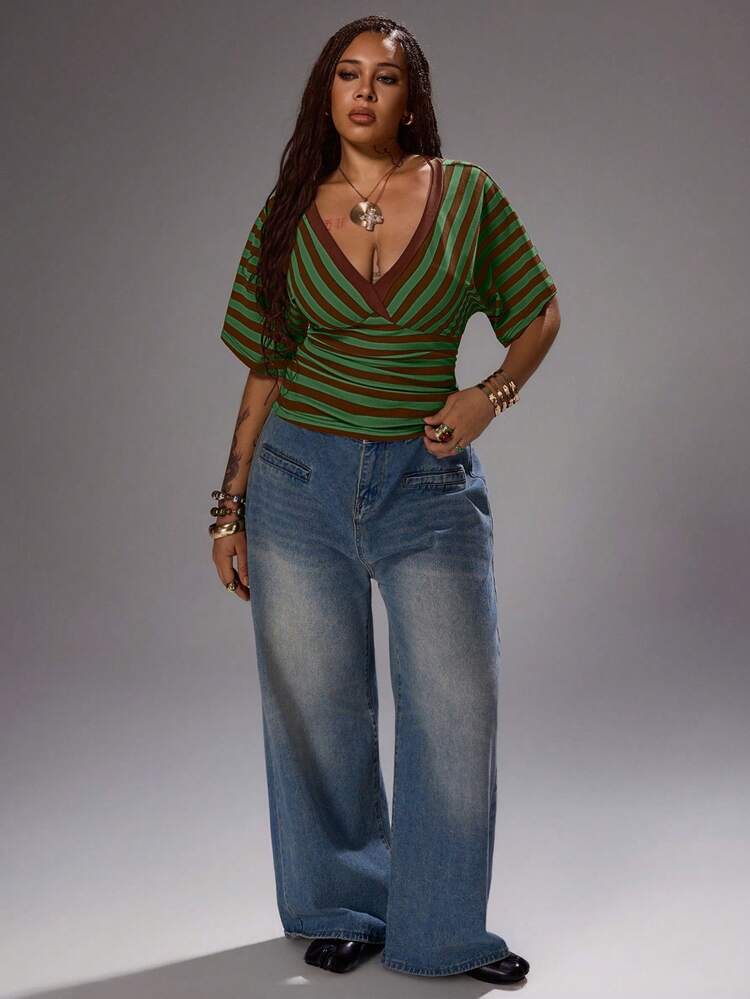 Rustia Camiseta de manga corta con cuello en V asimétrico y rayas, talla grande, primavera/verano - Verde - Añade 3