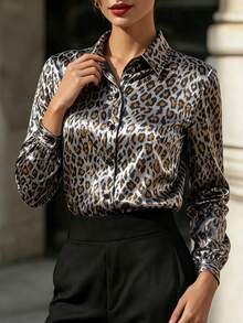 Balvessa Kemeja Wanita Kasual Serbaguna Lengan Panjang Motif Leopard Mengkilap - Perak - View 3