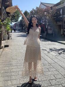 DAZY 女款度假蕾絲拼接細肩帶上衣與迷你裙兩件套，韓風短套裝，夏季女款居家休閒套裝 - 白色 - 查看 3