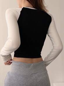 DAZY Women's Letter Pattern Colorblock Casual Everyday Long Sleeve T-Shirt - Black and White - View 2