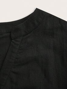 SHEIN Clasi 大尺碼女款純色缺口V領短袖休閒襯衫 - 黑色 - 查看 5