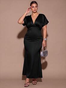 SHEIN BAE CURVE فستان نسائي مقاس كبير بلون موحد بياقة على شكل حرف V كاجوال للحفلات والسفر - الأسود - مشاهدة 6