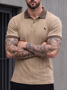 Manfinity CasualCool 男士紋理提花 Polo 衫，卡其色上衣，附精緻小刺繡，休閒日常通勤上衣 - 卡其色 - 查看 6