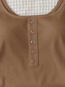 SHEIN Camiseta de tirantes básica marrón acanalada con botones metálicos para adolescentes, camiseta de tirantes blanca casual versátil con cuello en U profundo y espalda de corredor - Marrón - Ver 5