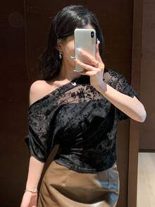 DAZY 女式花卉印花不对称肩短袖休闲T恤，女式短款上衣 - 黑色 - 查看 4