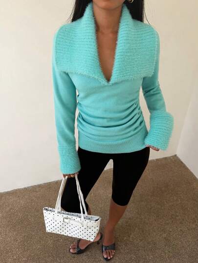 SHEIN BAE Áo len chui đầu dệt kim lông xù màu xanh nhạt, cổ chữ V sâu, cổ lớn, dáng ôm, eo nhún, áo top dệt kim lông xù