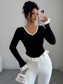 SHEIN Elenzya 女款秋冬黑白對比荷葉邊V領優雅羅紋針織修身休閒內搭毛衣 - 黑與白 - 查看 3
