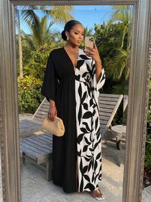 SHEIN Lady CURVE Vestido de vacaciones de talla grande con estampado botánico tropical, bloques de color y abertura frontal - Blanco y Negro - Ver 4