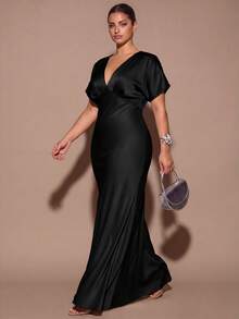 SHEIN BAE CURVE فستان نسائي مقاس كبير بلون موحد بياقة على شكل حرف V كاجوال للحفلات والسفر - الأسود - مشاهدة 3
