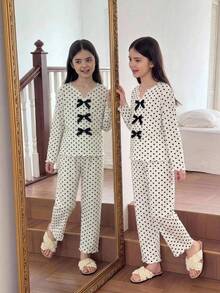 SHEIN 少女波點印花甜美對比色緞帶 3D 蝴蝶結 V 領半開襟波浪邊長袖居家休閒睡衣套裝 2 件組 黑白波點 - 黑與白 - 查看 8