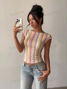 Aloruh 女款短袖性感Y2K優雅復古學院風條紋印花露背T恤 - 優雅性感 - 黃色 - 查看 5
