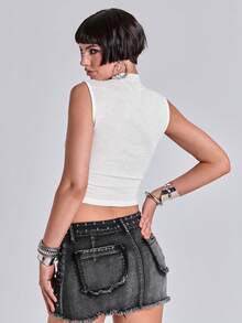 ACID BLVD Atasan Crop Top Wanita Retro Seksi Gaya Pioneer Berongga dengan Logo Digital Cetak Inggris dan Hiasan Kancing untuk Musim Semi/Panas - Putih - View 6