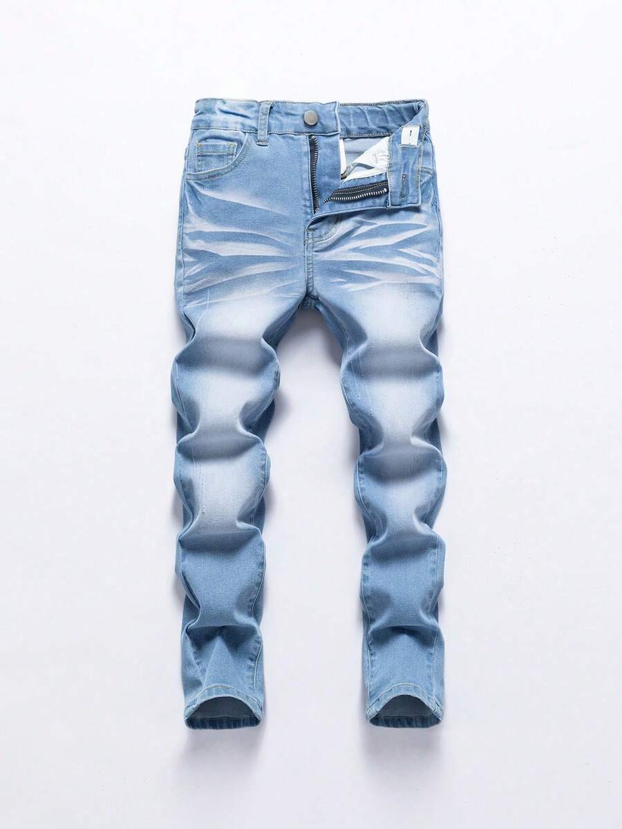 SHEIN Explorewe TWEEN BOY 百搭休闲现代街头风格破洞腰带可调节松紧腰身五口袋牛仔裤,四季必备时尚牛仔单品 - 淺色水洗藍 - 查看 1