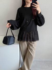 FRIFUL 女款初秋新款韓式純色T恤，蕾絲布料拼接下擺與百褶設計 - 黑色 - 查看 7