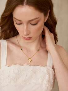 MOTF PREMIUM Colar Elegante com Pingente de Amor em Pedra Natural e Zircônia Incrustada, Banhado a Ouro 18K - Ouro amarelo - Visão 10