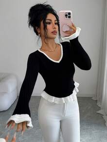 SHEIN Elenzya 女款秋冬黑白對比荷葉邊V領優雅羅紋針織修身休閒內搭毛衣 - 黑與白 - 查看 1