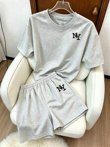 Resyla 女款 2 件組休閒套裝，灰色 New York NY 字母印花圓領短袖 T 恤，適合日常穿著、運動、居家、夏季日常 - 淺灰色 - 查看 1