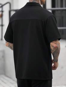 Manfinity CasualCool 男士時尚休閒青蛙鈕扣短袖襯衫，度假百搭 - 黑色 - 查看 6